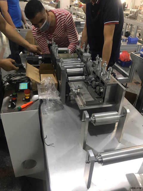 Medical Face Production Equipment Fully automatic 3 Ply disposable face mask making machine